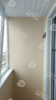 Остекление балкона с отделкой в многоквартирном доме