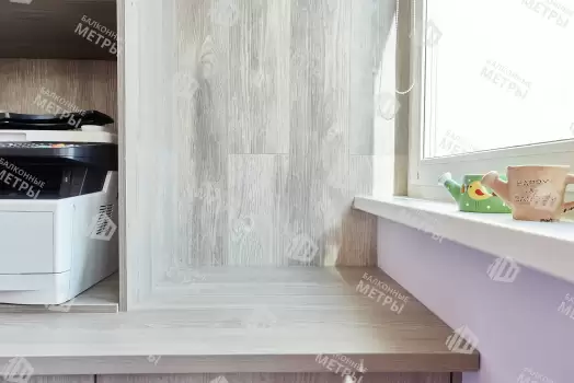 Объединение балкона с комнатой с отделкой и остеклением