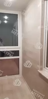 Панорамное остекление с тонировкой и отделка балкона