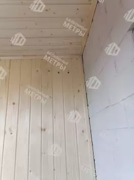 Отделка стен и потолка на балконе